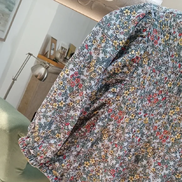 LOFT Green and Blue Floral Flutter Sleeve Blouse with Ruffled Peter Pan Collar - Picture 3 of 9